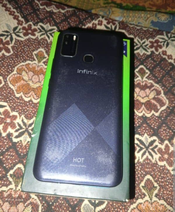 infinix Hot 9 play . 4/64 1