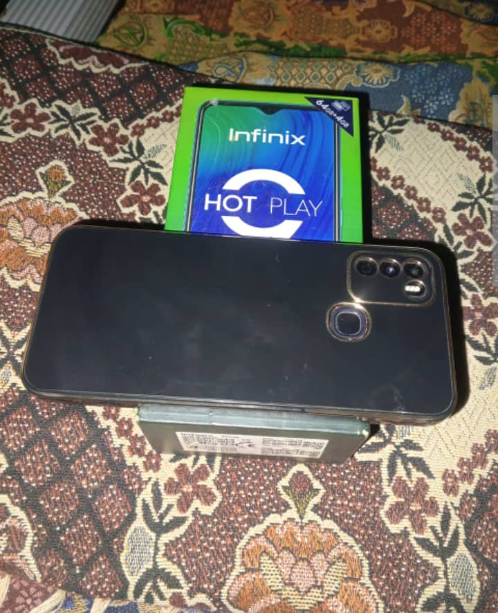 infinix Hot 9 play . 4/64 3