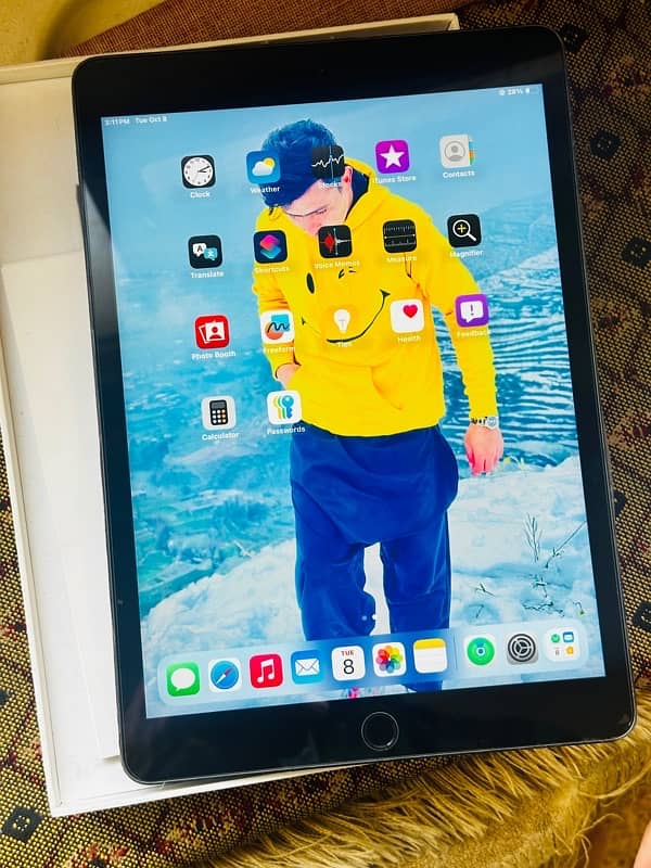 I pad 8 generation 10/10 condition 32 GB 6