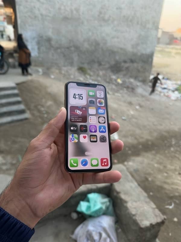 IPhone 11 Pro Factory Waterpack Urgent Sale 6