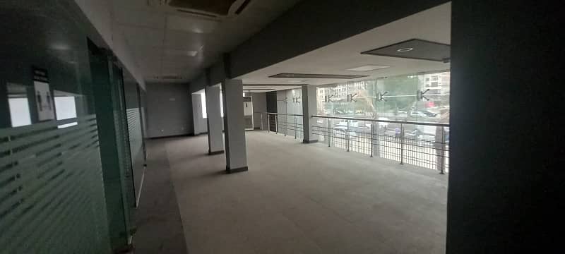 in a corporate building 10000 sq ft space availible at II chundrigarh road with H vec 6