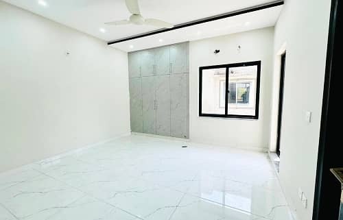 5 Marla luxury Modern House available For Sale In Paragon City Lahore 2