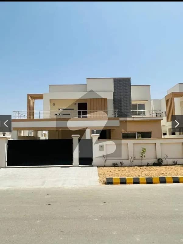 shop for sale at Maskan Chowrangi in Gulshan-e-Iqbal - An unprecedented opportunity Rental Income: Rs. 215,000 per month, a stable and sustainable source of income. 4. Golden investment opportunity: 11