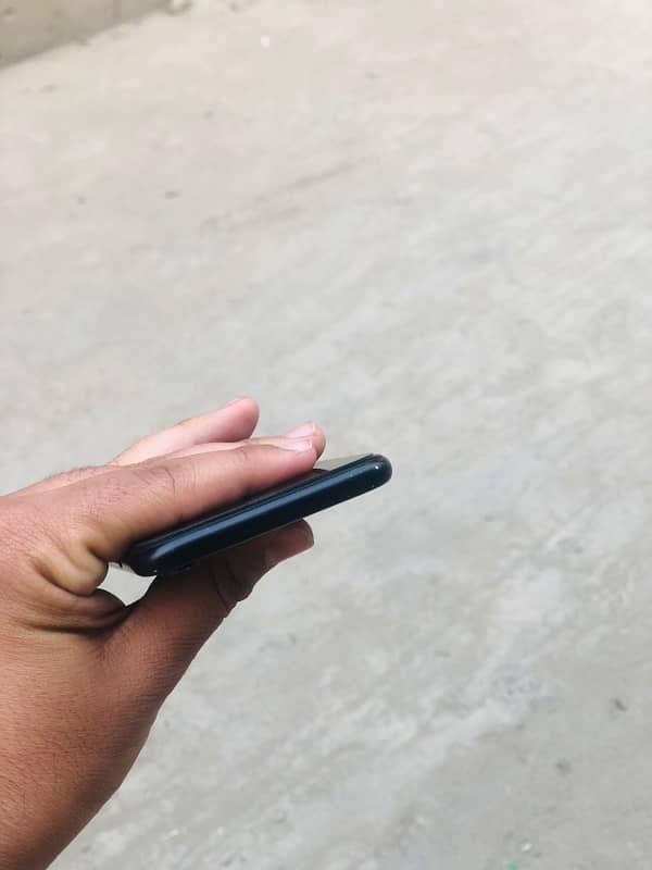 iPhone XR 64GB 4