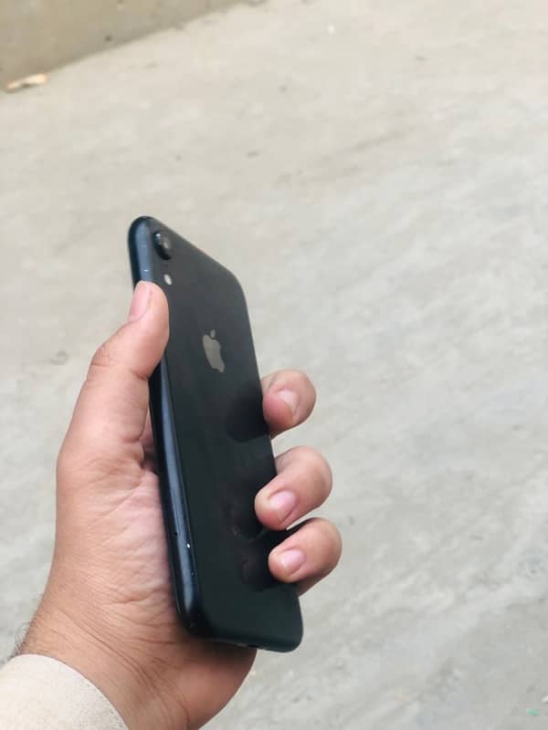 iPhone XR 64GB 7