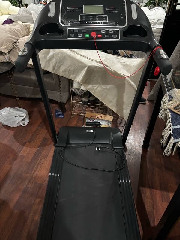 treadmill hardly used 0