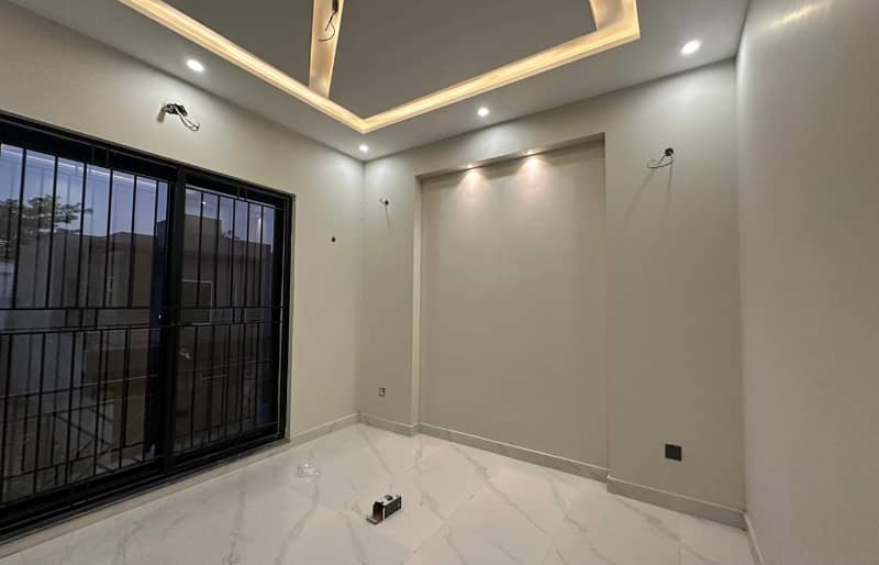 5 Marla luxury Modern House available For Sale In Paragon City Lahore 6