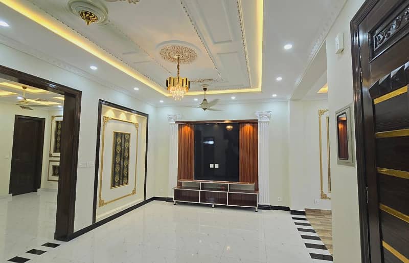 5 Marla luxury Modern House available For Sale In Paragon City Lahore 8