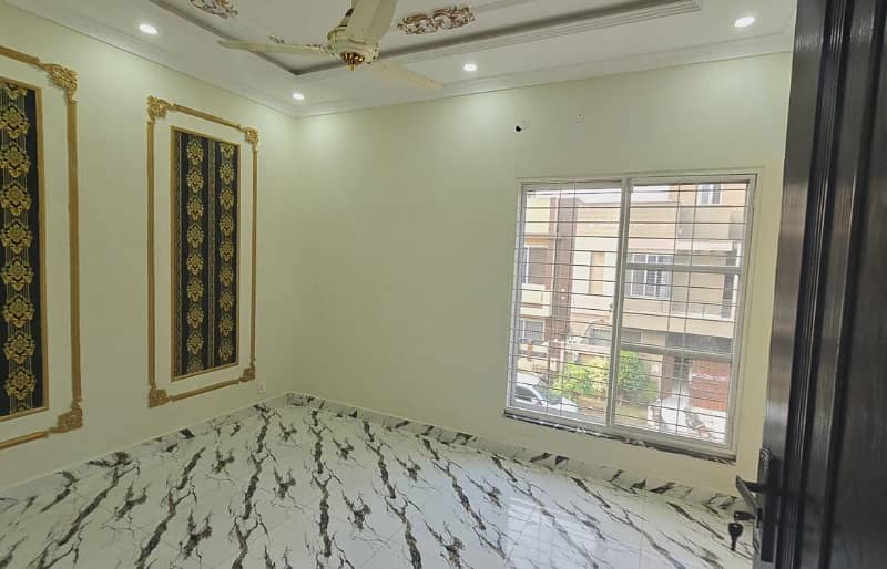 5 Marla luxury Modern House available For Sale In Paragon City Lahore 12