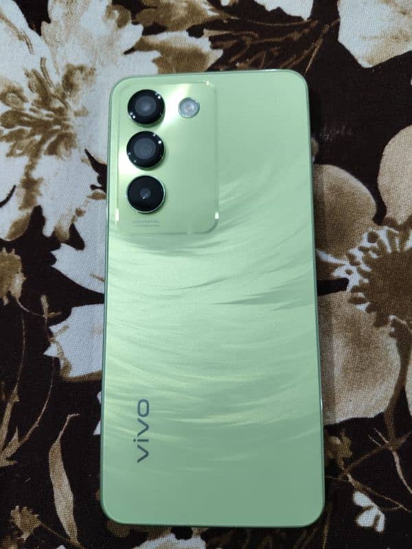 VIVO Y100 0