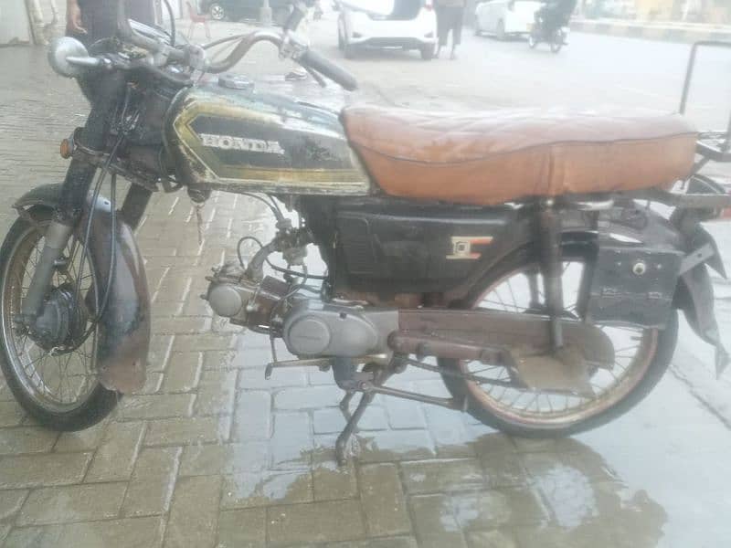 HONDA 76 MODEL. 2nd owner tex paid life time 50000 price 5