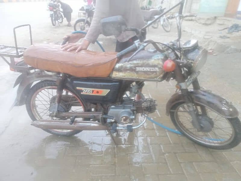 HONDA 76 MODEL. 2nd owner tex paid life time 50000 price 10