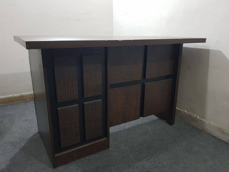 office table and side table for sale ( excellent condition ) 0