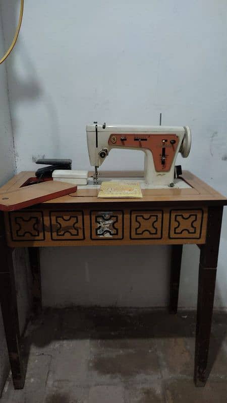 2nd hand sewing machine for sale in good condition 0