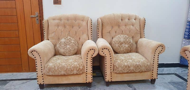 7 Seater Sofa With Table For Sale 2