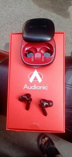 Audionic 550 black and red contrest