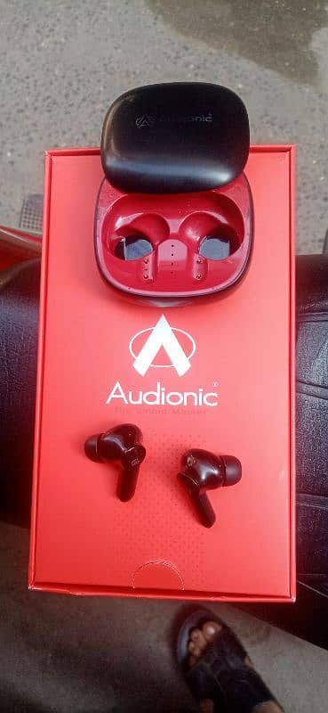 Audionic 550 black and red contrest 0