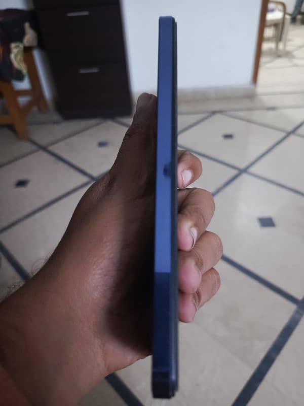 assalamualaikum am selling mobile vivo y100 256 gb with box 4