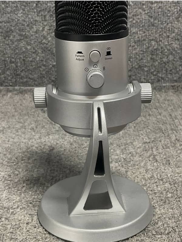 INSIGNIA USB CONDENSER MICROPHONE 2