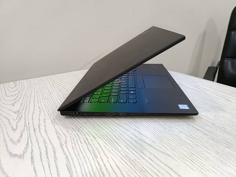 Lenovo x1 extreme core i9 9th i9-9880H 8 cores 4gb 1650 4k oled touch 10