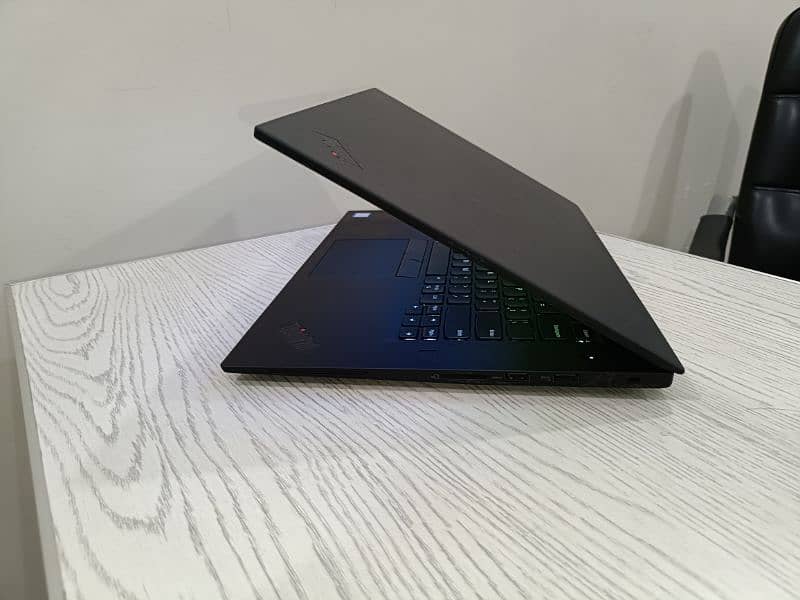 Lenovo x1 extreme core i9 9th i9-9880H 8 cores 4gb 1650 4k oled touch 11