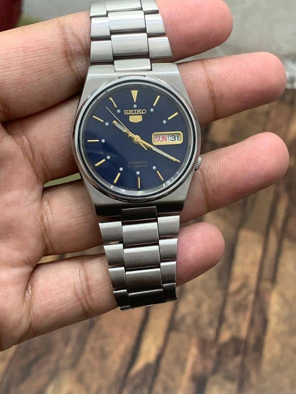 Seiko 5 watch 0