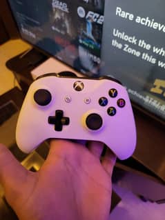 Xbox controller 10/10 with box