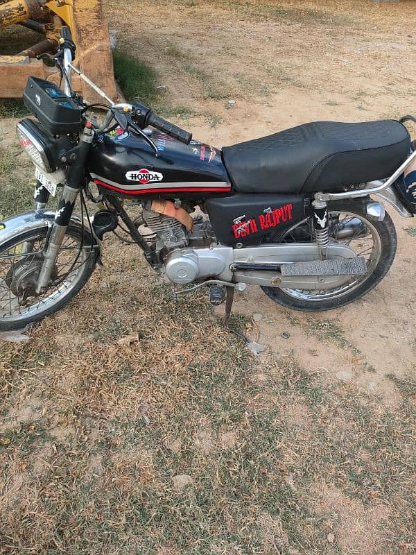 Honda 125 Sindh no argent sale 03185777040 Wats up No 7