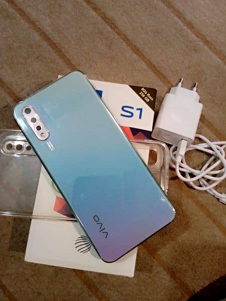 Vivo s1 8/256 0