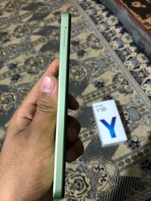 vivo y18 12 mon warrenty 10by10 with box and charger 3