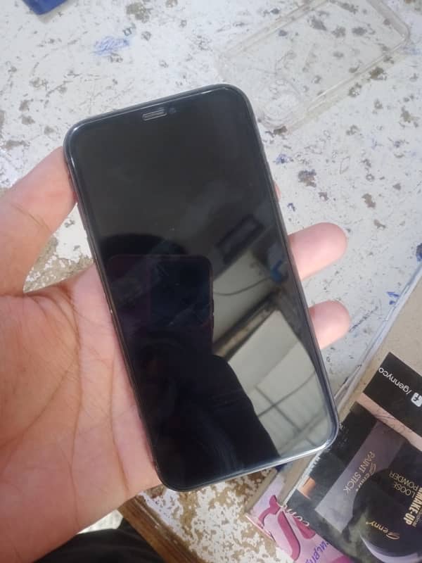 iPhone 11 pta aproved lush condition  all ok panel chng h bs 0