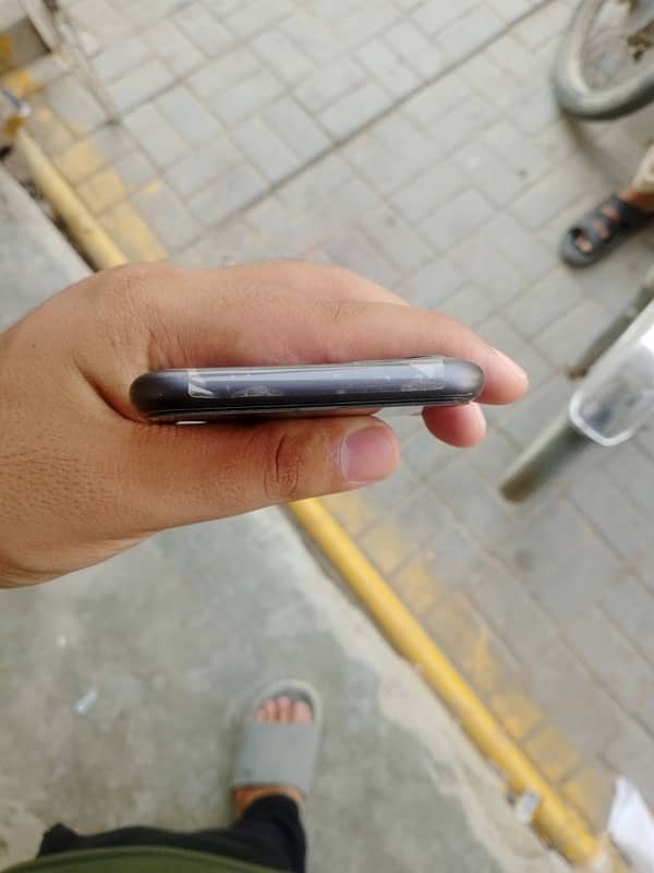 iPhone 11 pta aproved lush condition  all ok panel chng h bs 1