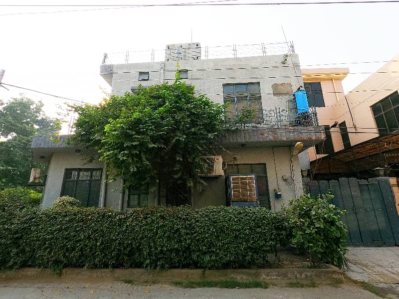 Corner House In Model Town - Block R Best Option 0