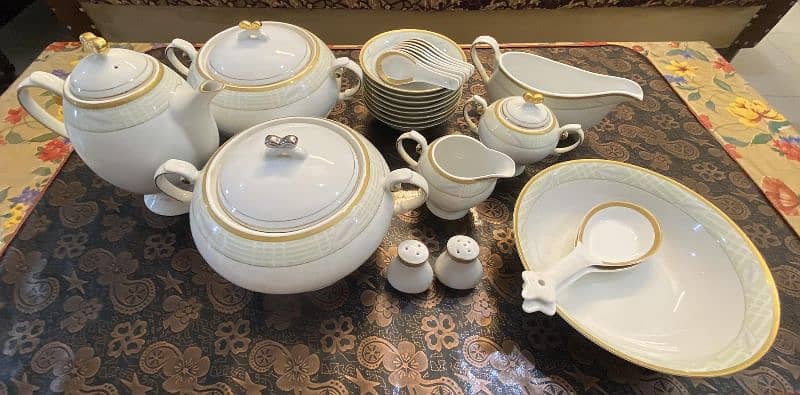 70-pieces dinner set for sale !!! 0