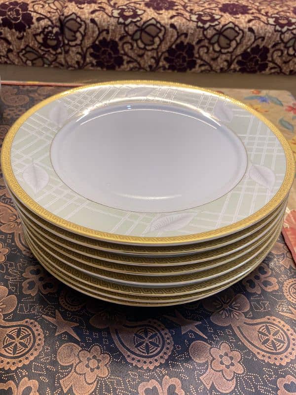 70-pieces dinner set for sale !!! 8