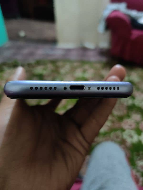 iphone 11 128 gb just. touch and back break true ton active with chrgr 1