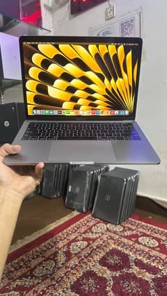 macbook pro 2019 i7 16/512 13 inch Tayyab laptop