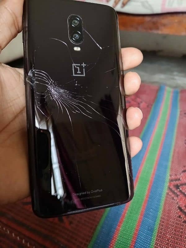 One Plus 6T Back Glass broken 0