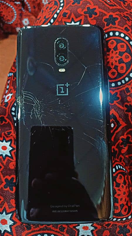 One Plus 6T Back Glass broken 1