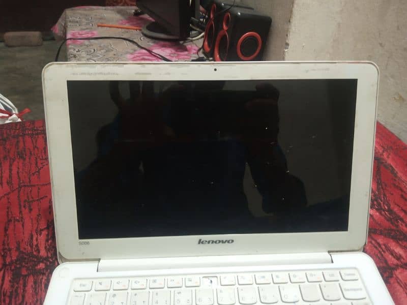 Lenovo Laptop S206 9