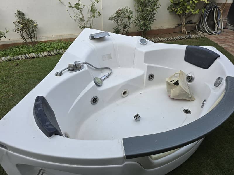 Apollo Jacuzzi 2