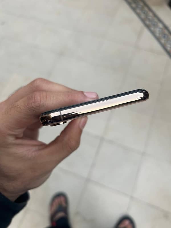 iphone xs max 4