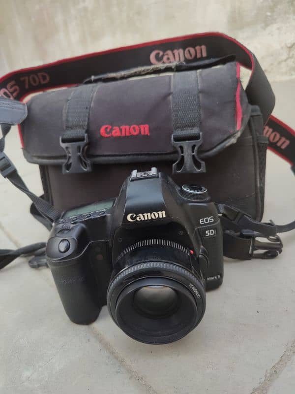 DSLR canon 5d mark ii with 50. mm 0