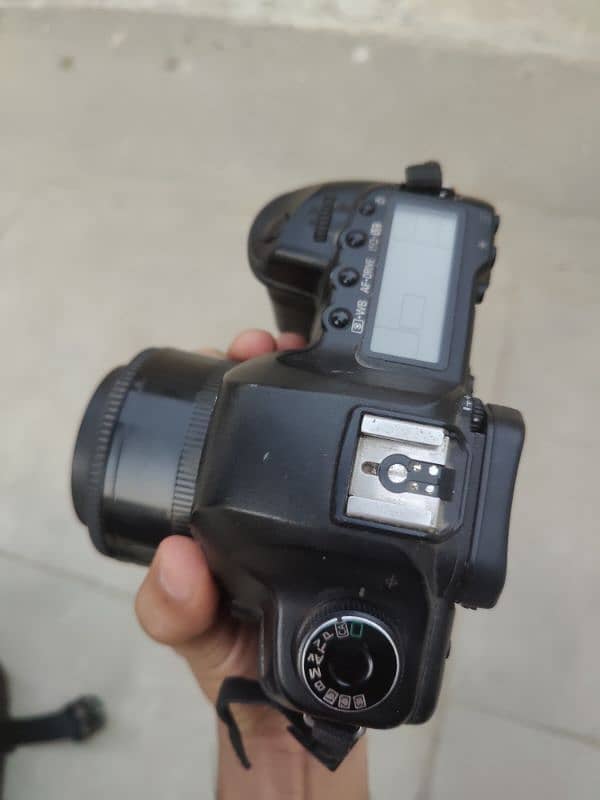 DSLR canon 5d mark ii with 50. mm 1