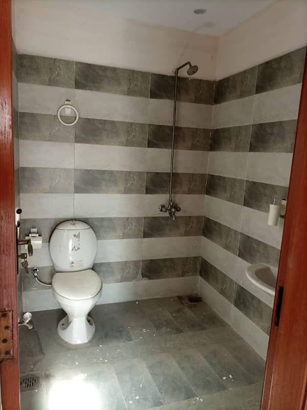 5 Marla Like New House For Sale In BOR Society, Johar Town, Lahore. 16