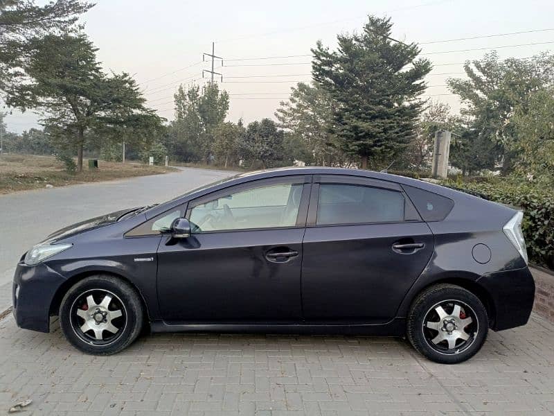 Toyota Prius 2011 Model/2014 Register 6