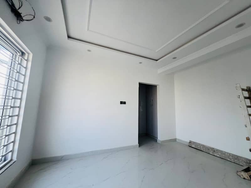 5 Marla Brand New Commercial Building +Ground Floor+Basement+Apartment Available For Rent 11