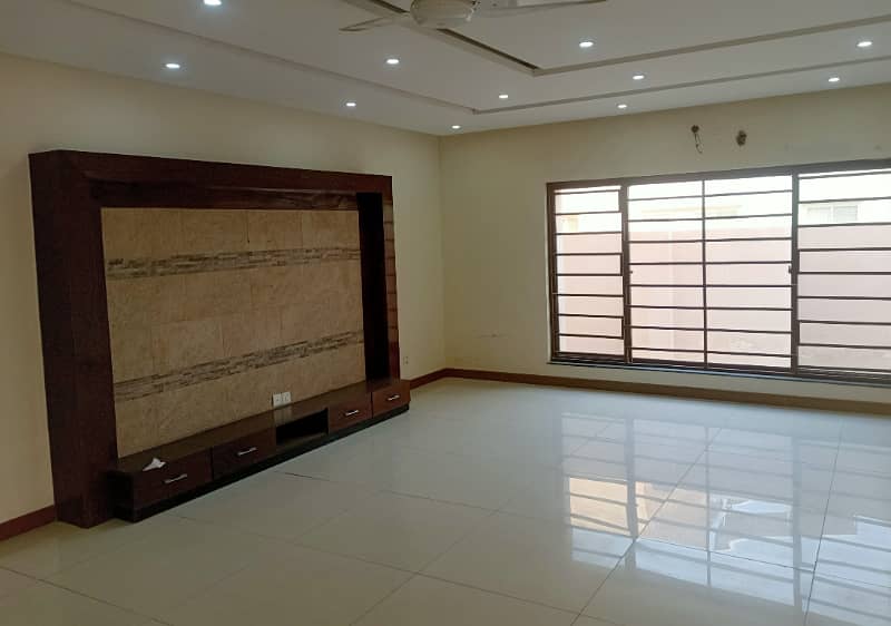 1 Kanal House Use Available For Sale 10