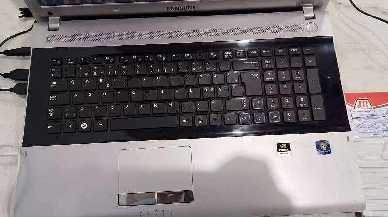 Laptop (Samsung) 4gb-320gb 1