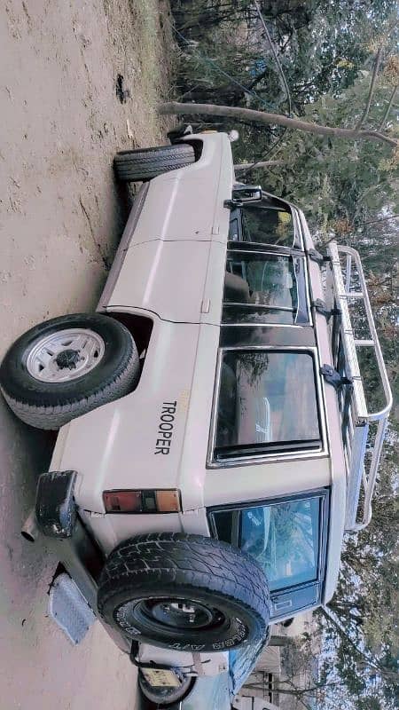 Isuzu Trooper 1991 4